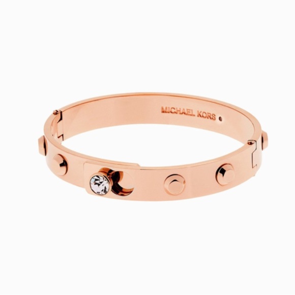 MICHAEL KORS
Astor Gold-Tone Bangle - Picture 1 of 6